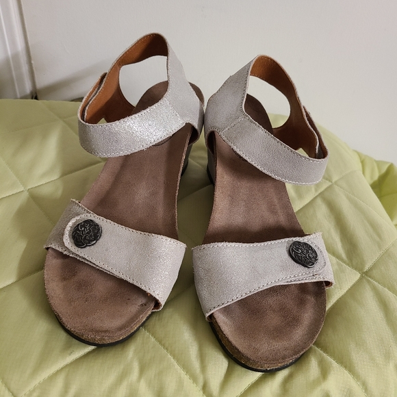 Täōs Wedge Sandals Silver - Picture 3 of 10